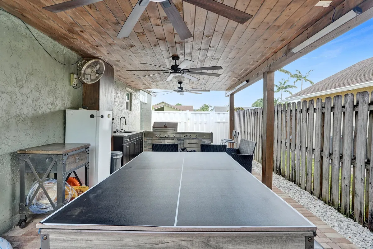 Residence photo 61
