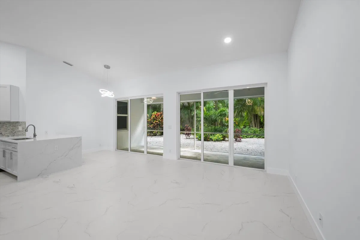 Residence photo 4