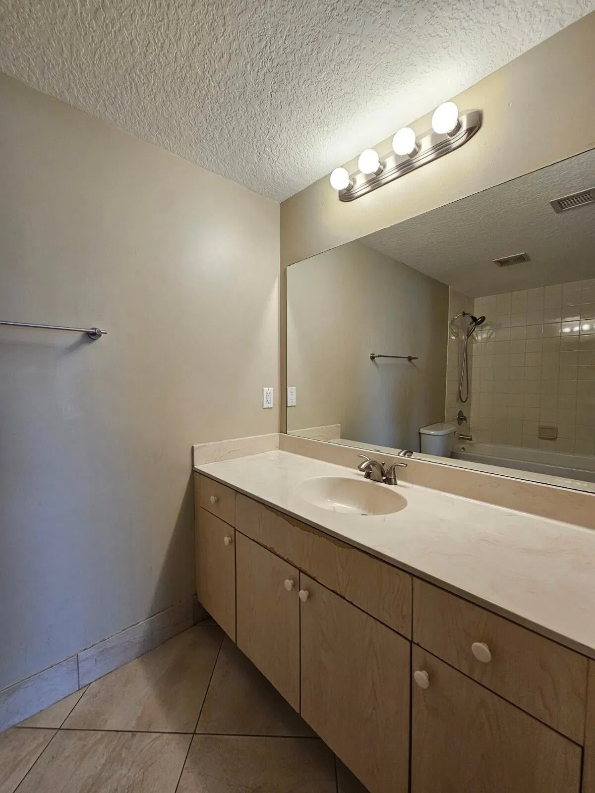 Unit 115 photo 13