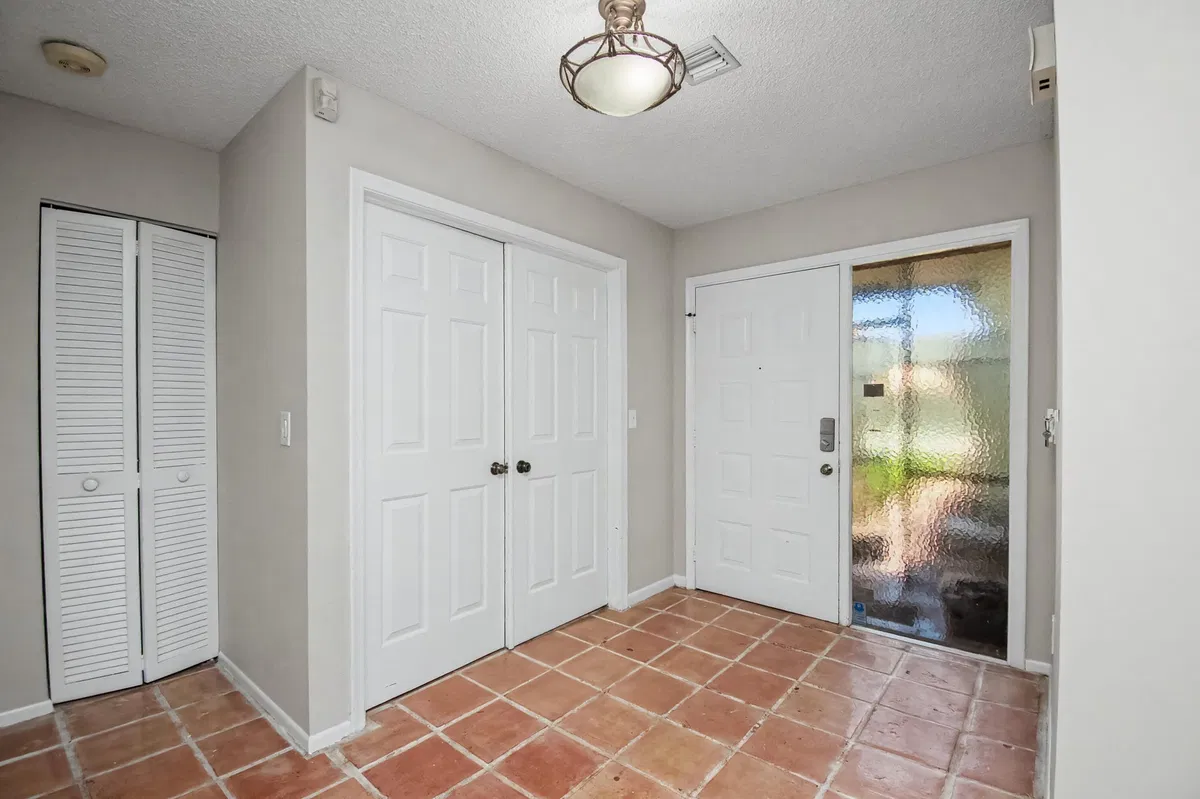 Residence photo 19