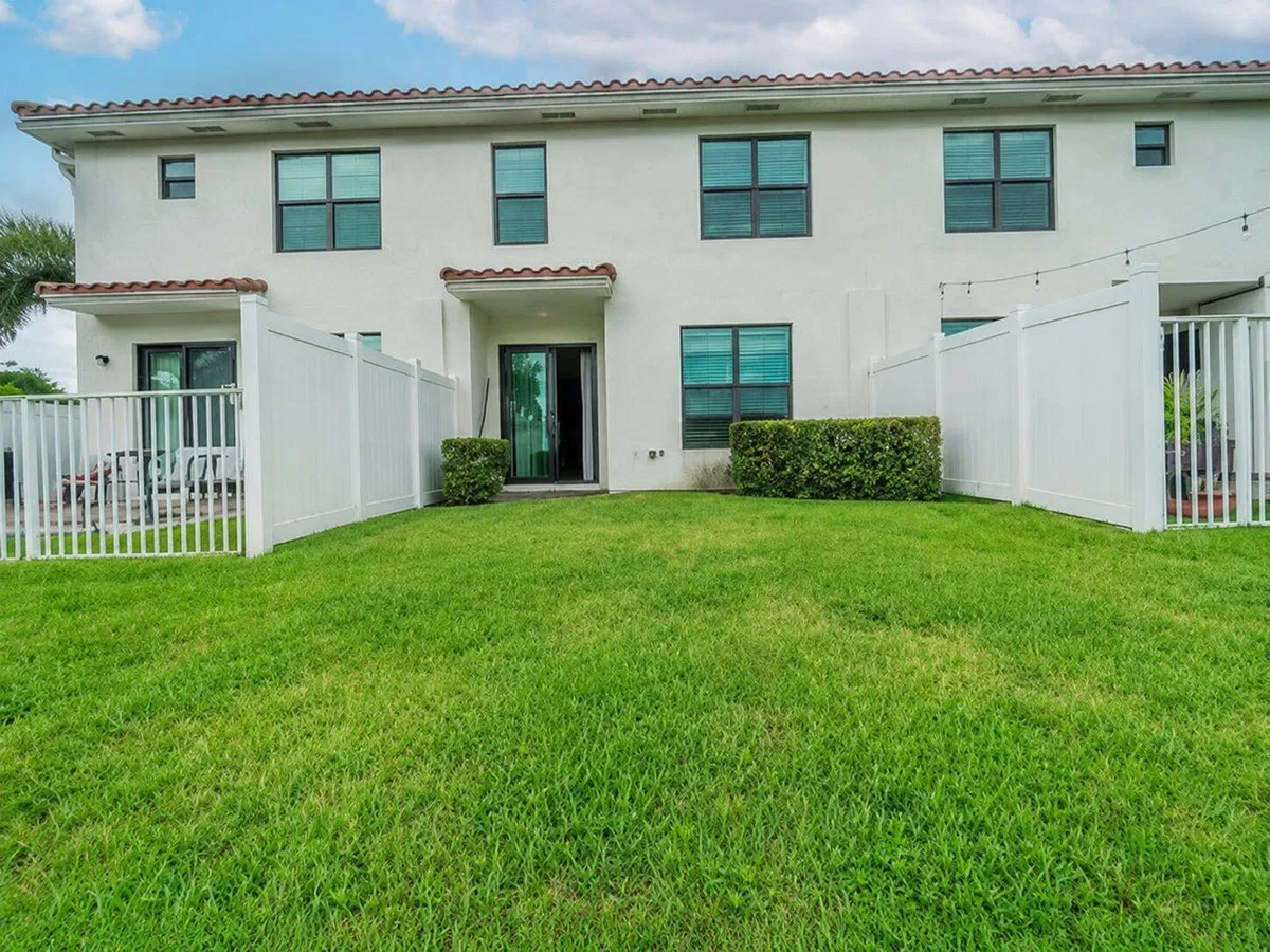  Residence photo 16