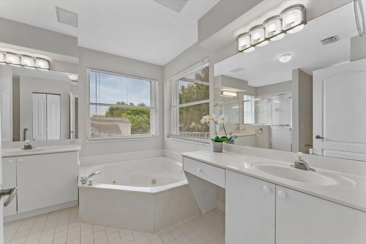 Residence photo 34