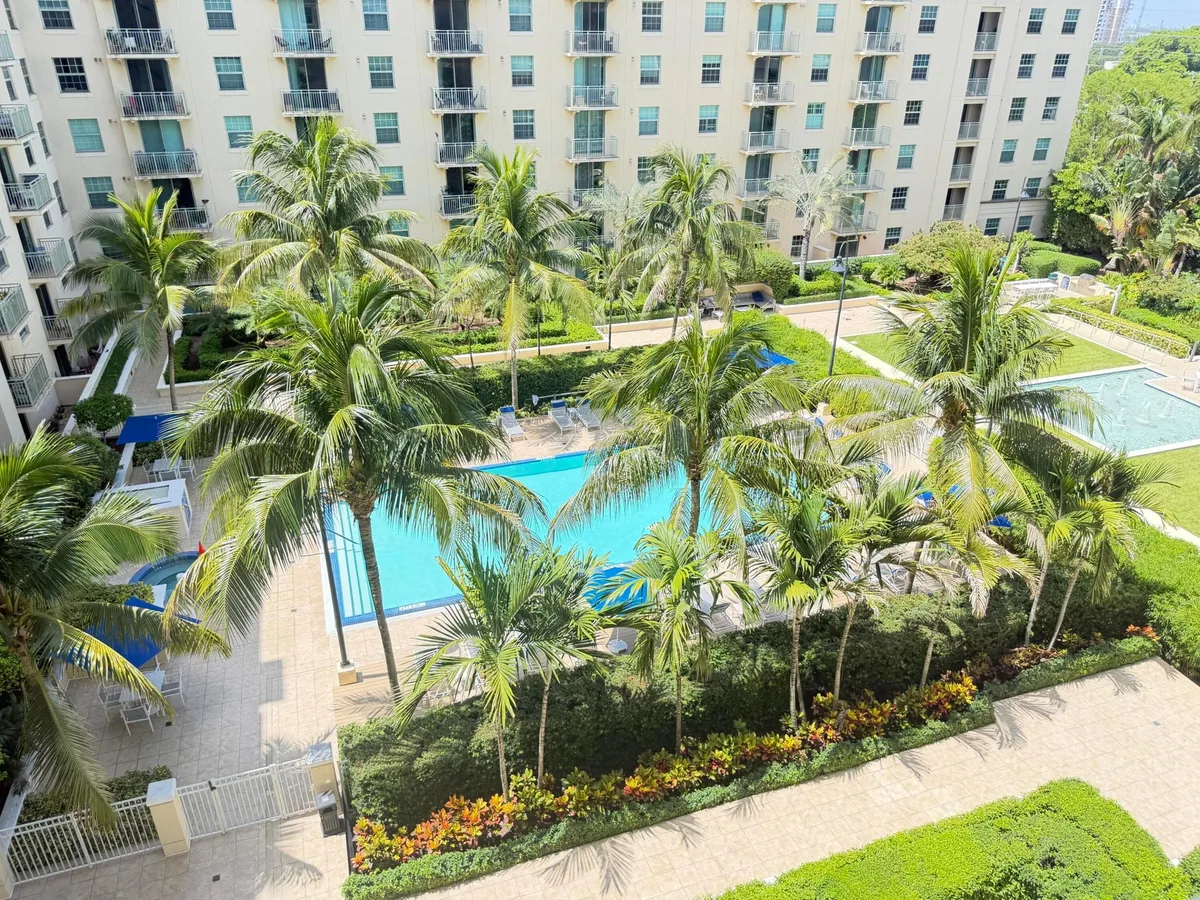 610 Clematis Unit 711