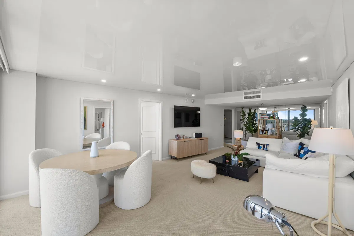 Trianon Unit 1102 photo 4