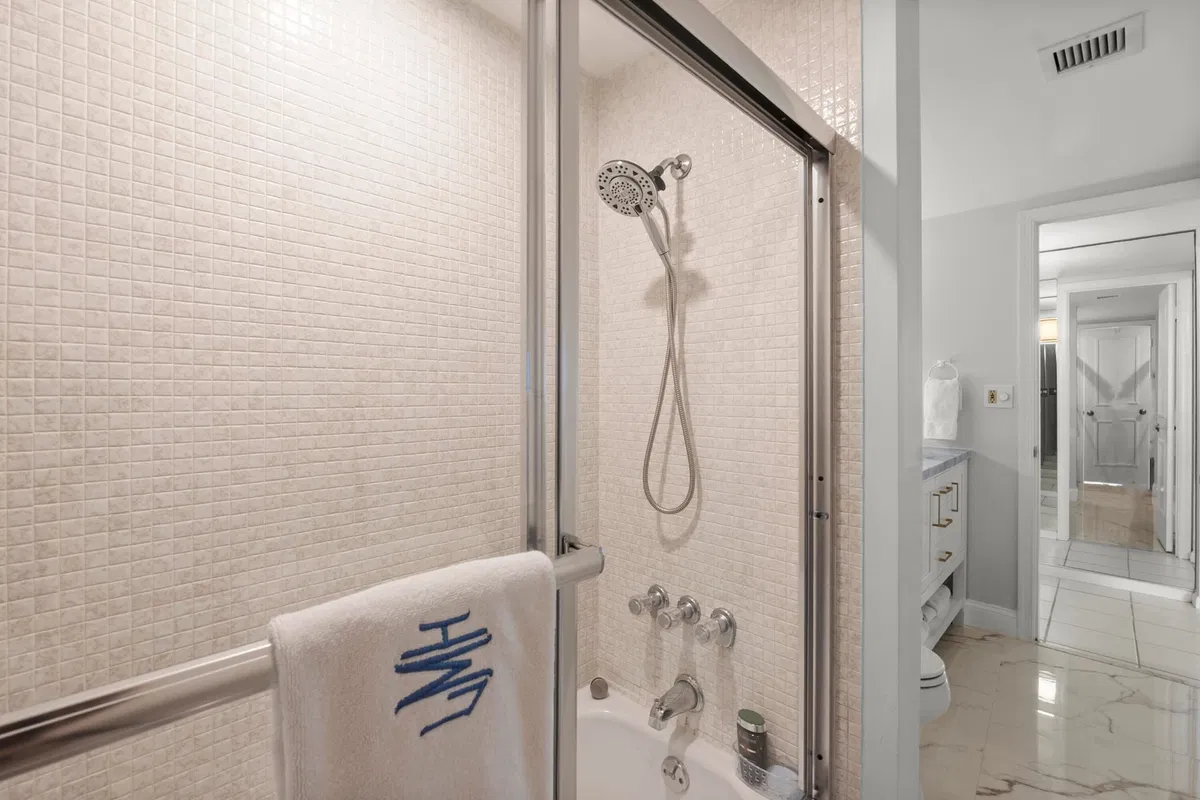 Trianon Unit 1102 photo 13