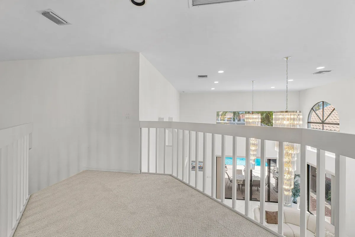 Residence photo 22