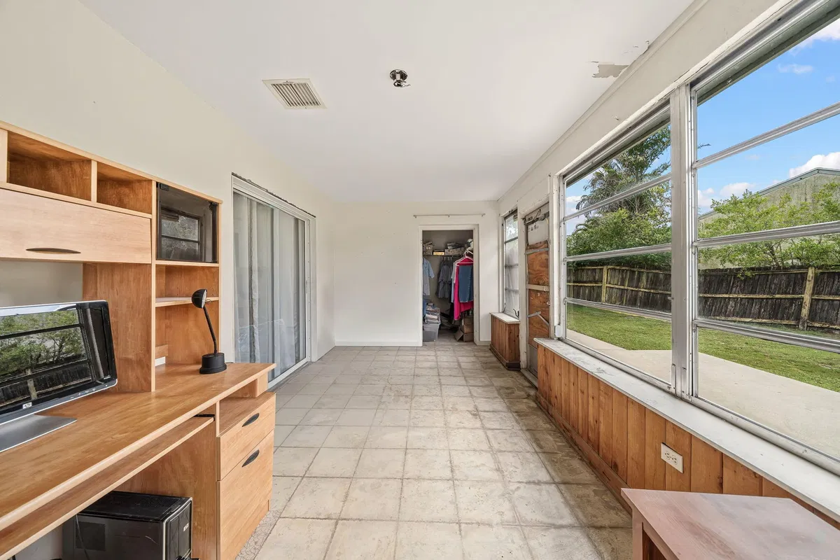 Residence photo 22