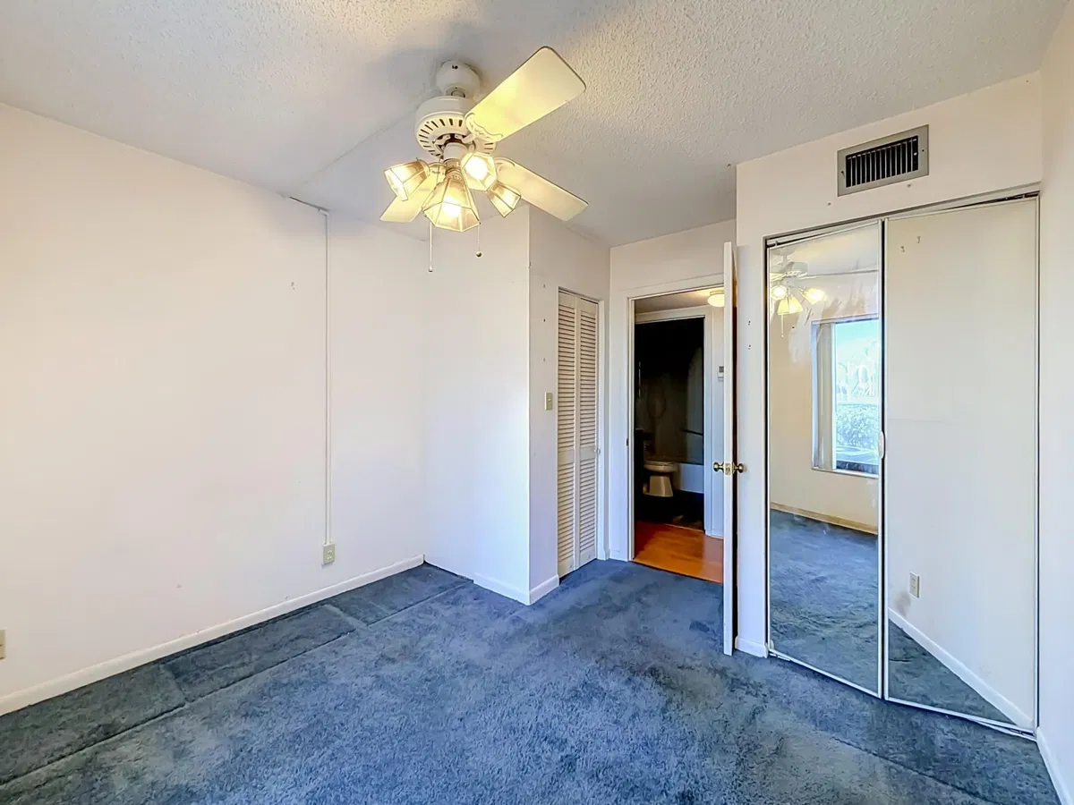 Unit E1 photo 28