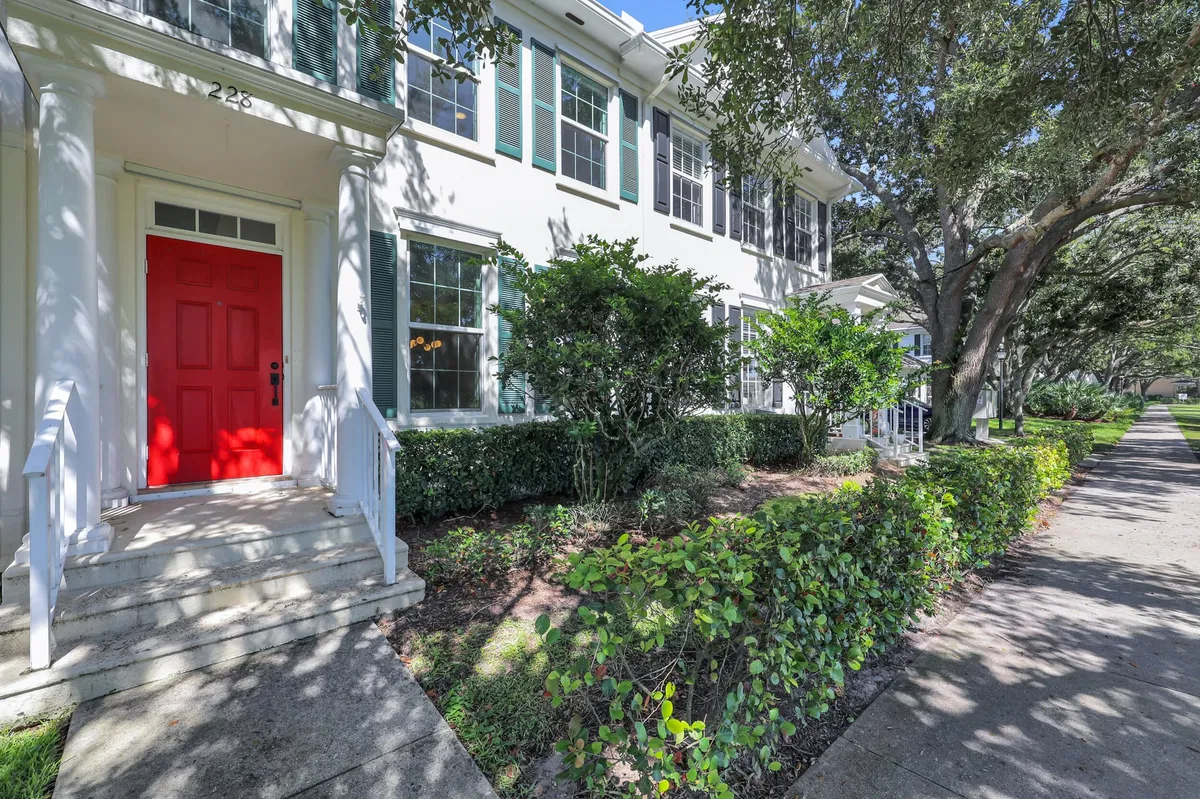 Charleston Court at Abacoa Residence