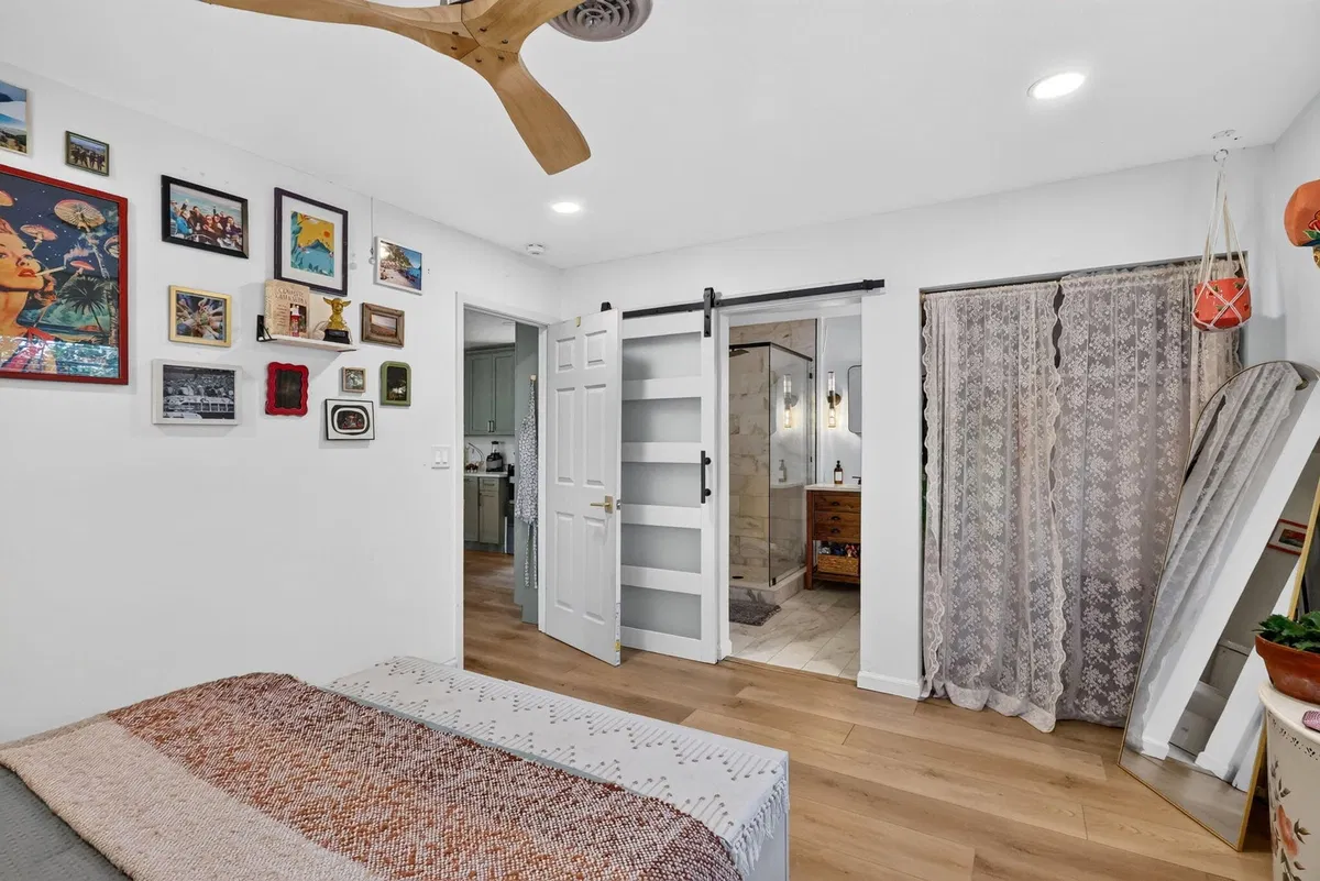 Residence photo 25