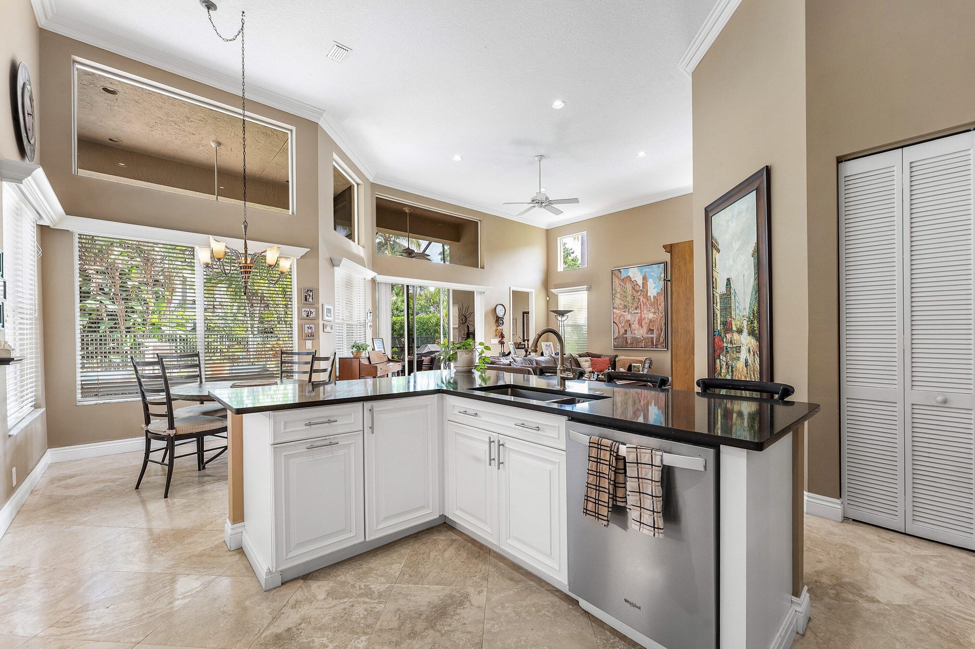 Seasons Residence photo 10