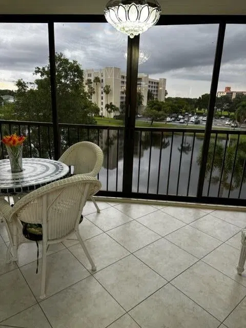 Unit 404 photo 16