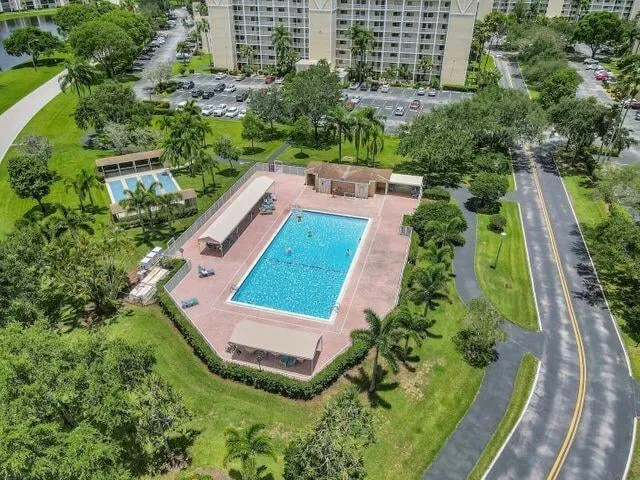 Unit 404 photo 34