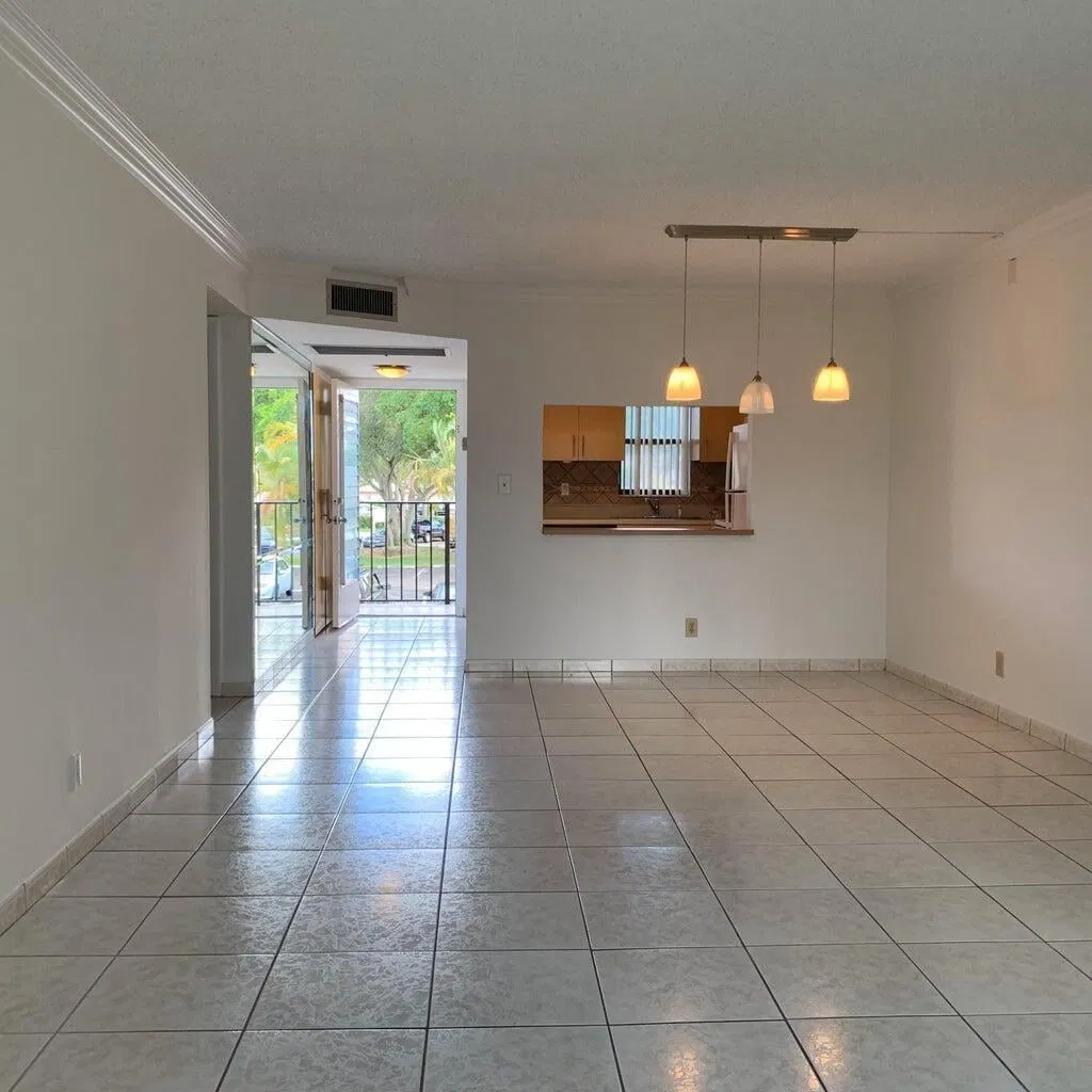 Unit 208 photo 7