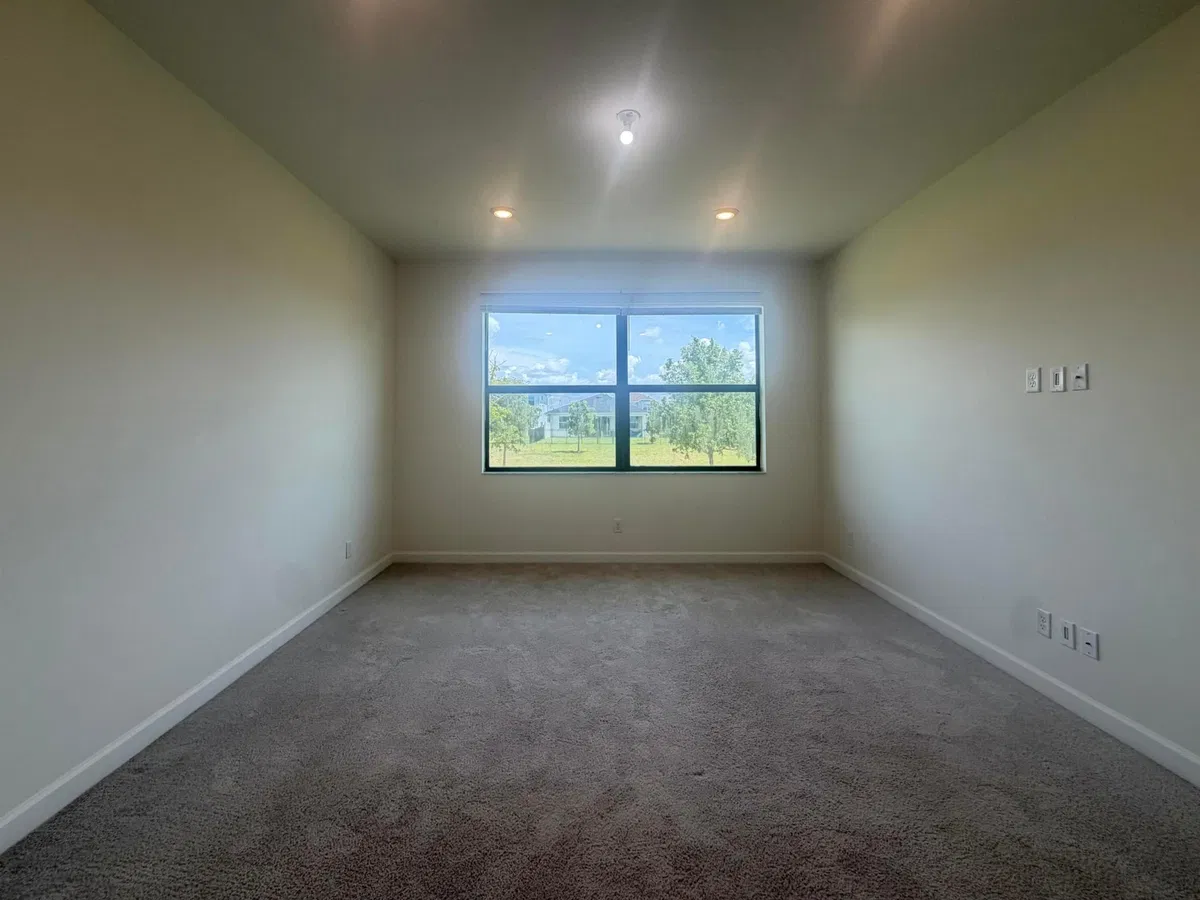Residence photo 16