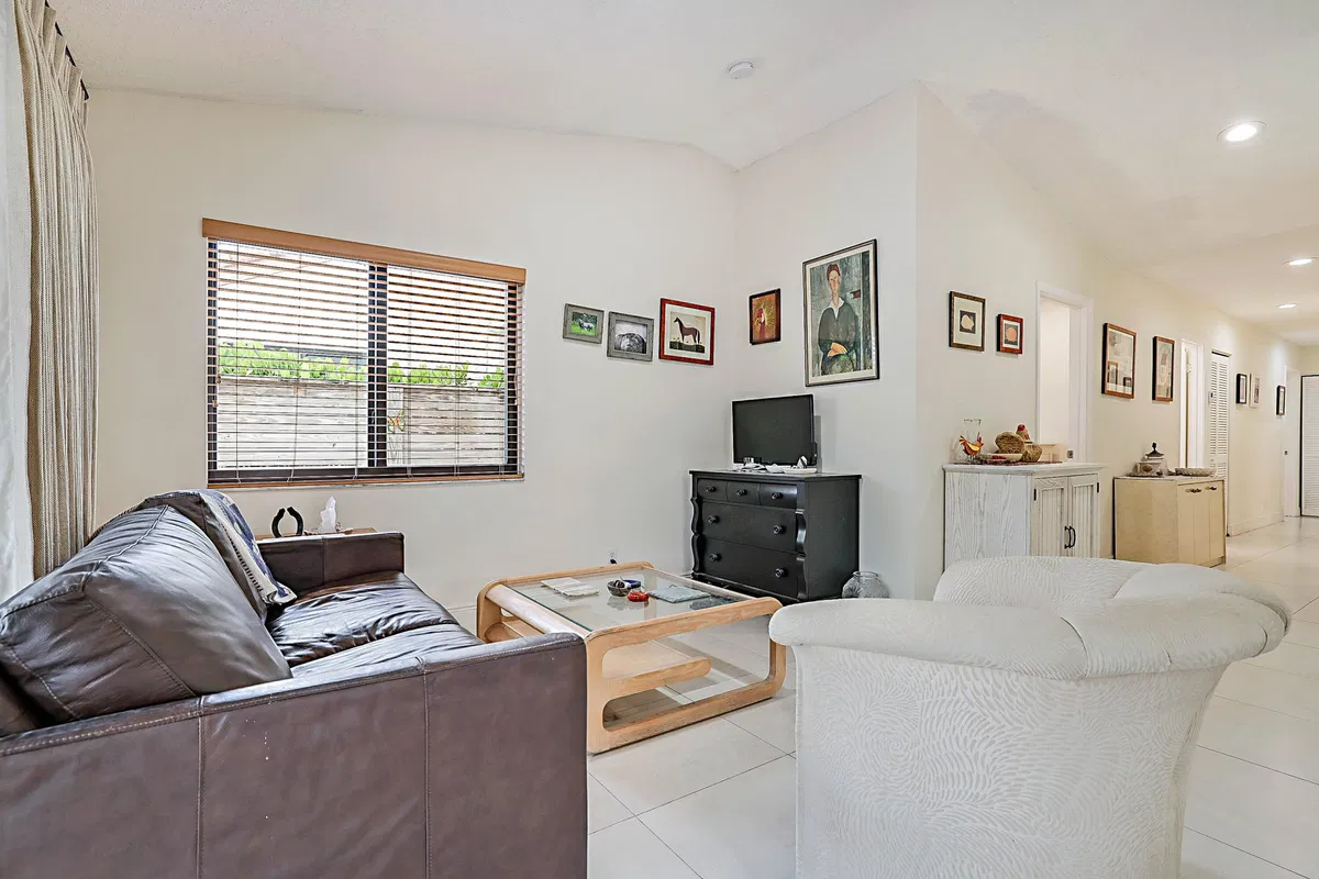 Residence photo 4