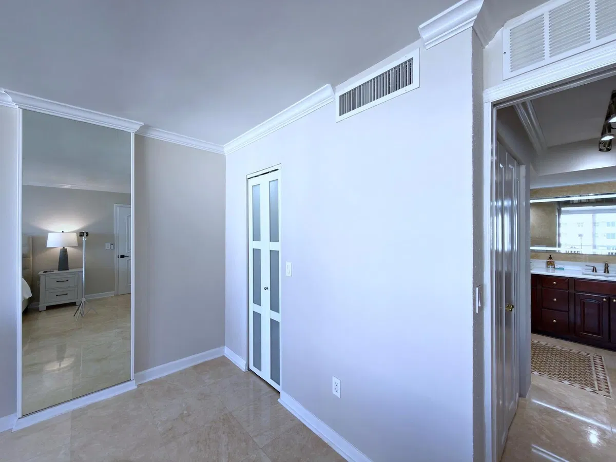 Barclay Condo Unit 822 photo 16