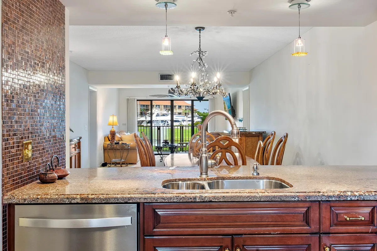 Unit 103 photo 52