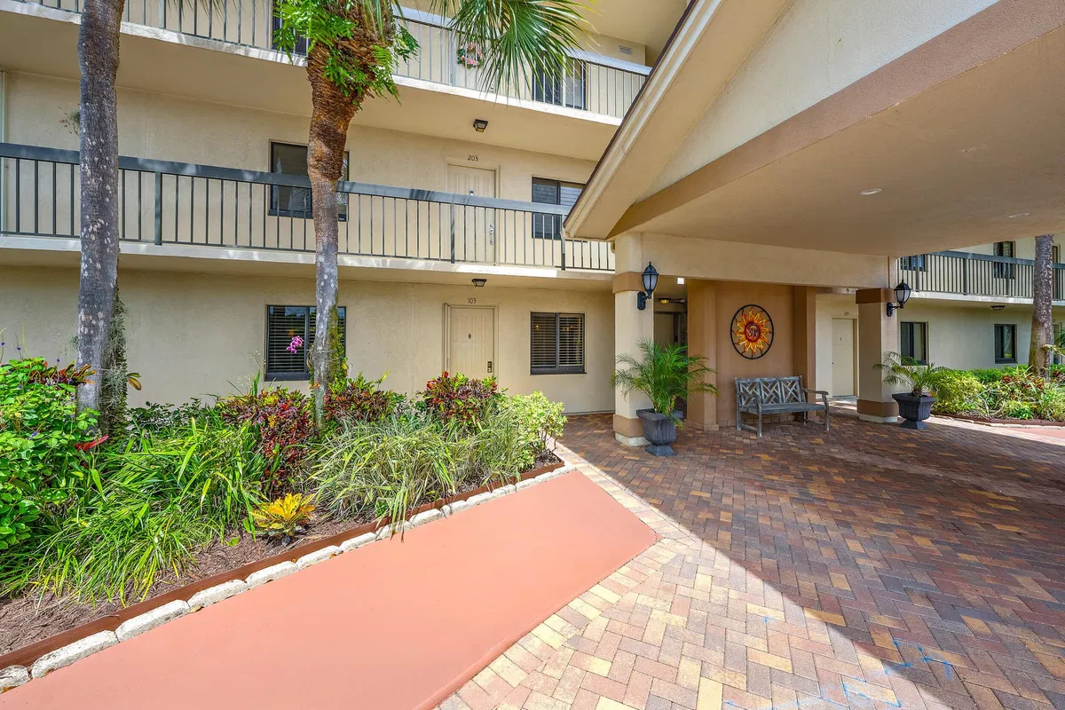 Unit 103 photo 67
