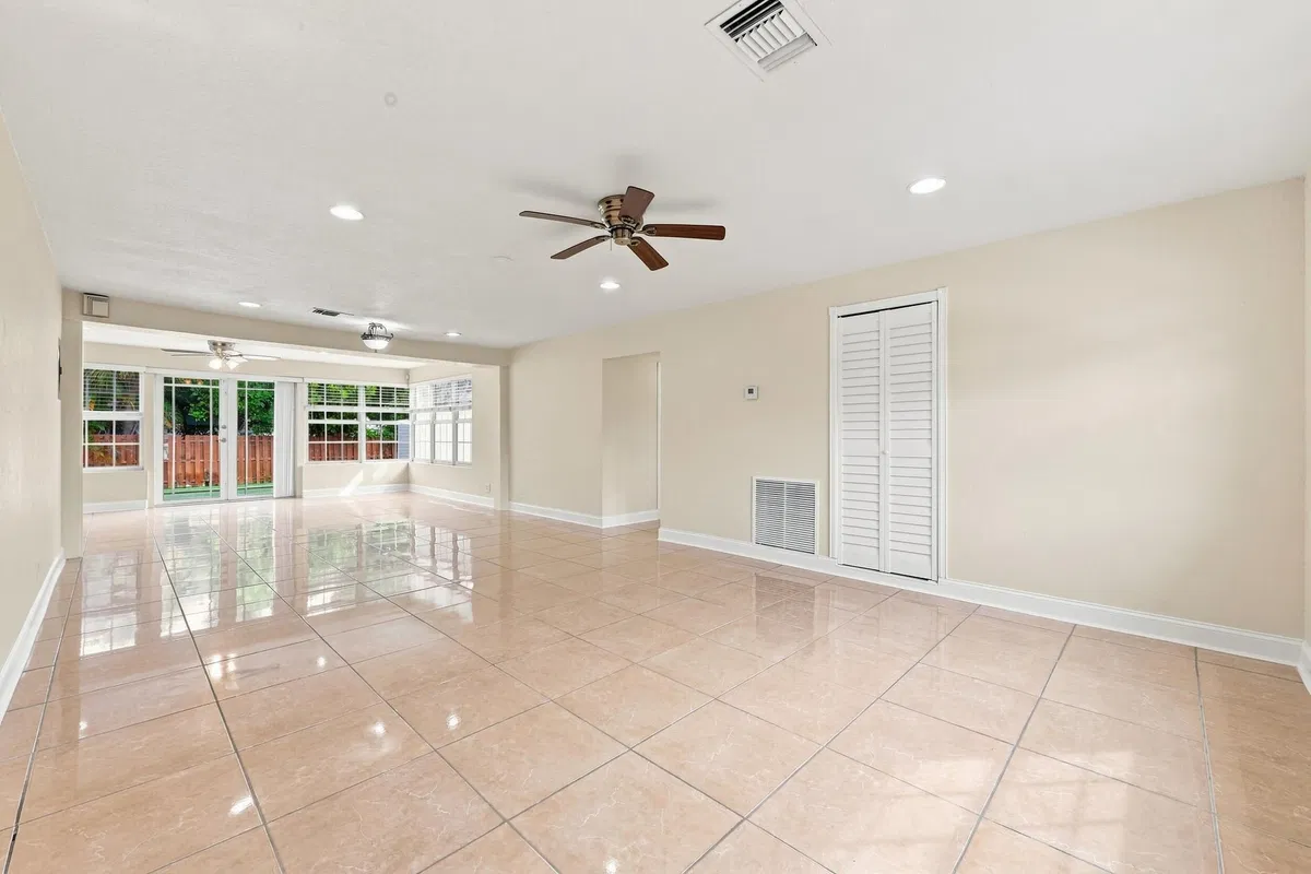 Residence photo 10
