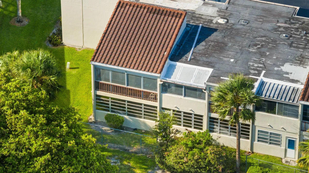 Unit 110 photo 16