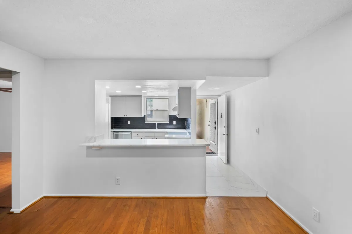 Unit 110 photo 49