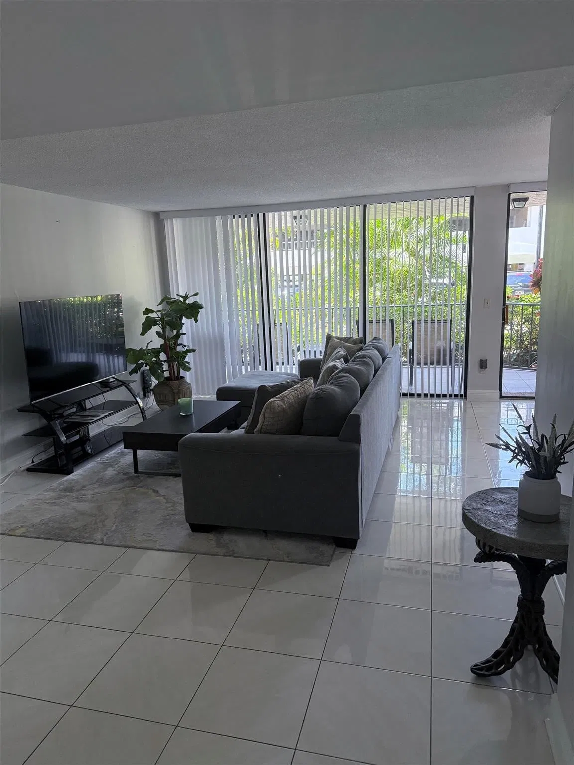 Unit 1040 photo 10