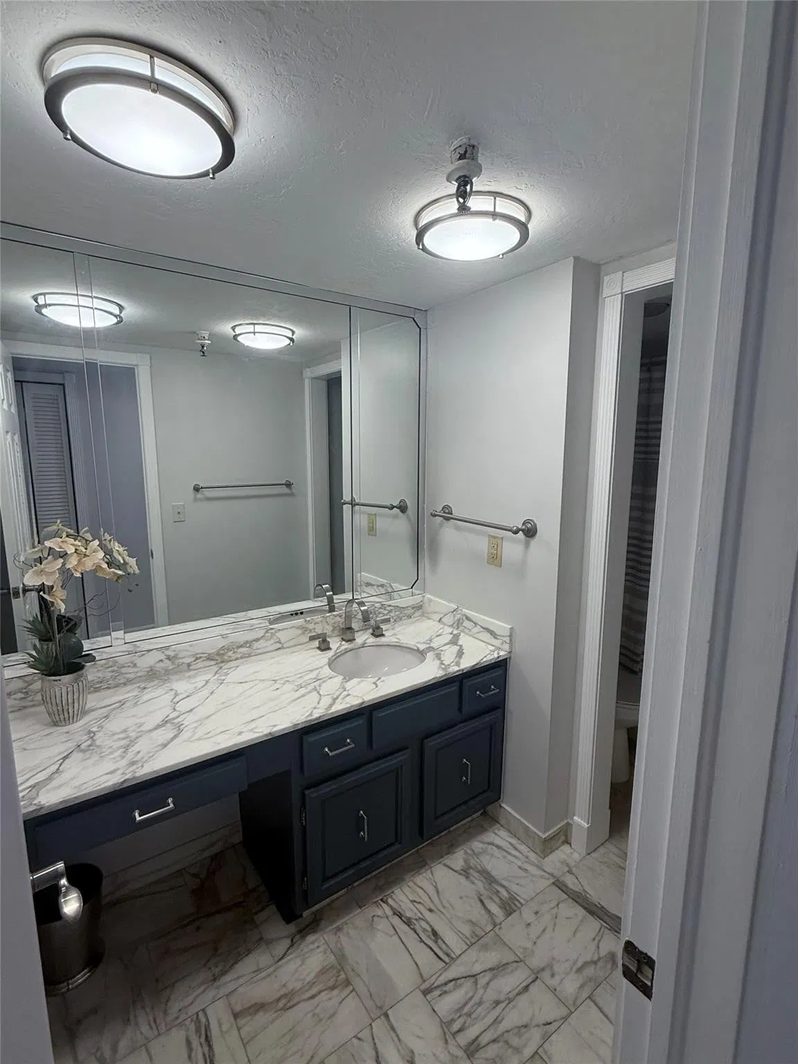 Unit 1040 photo 16