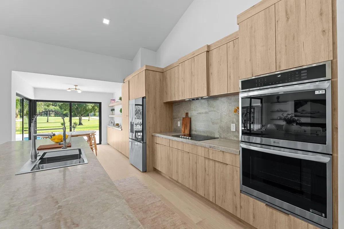 Residence photo 16