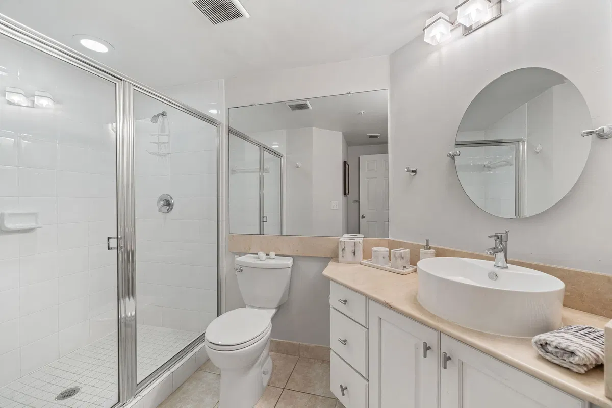 Unit 203 photo 13