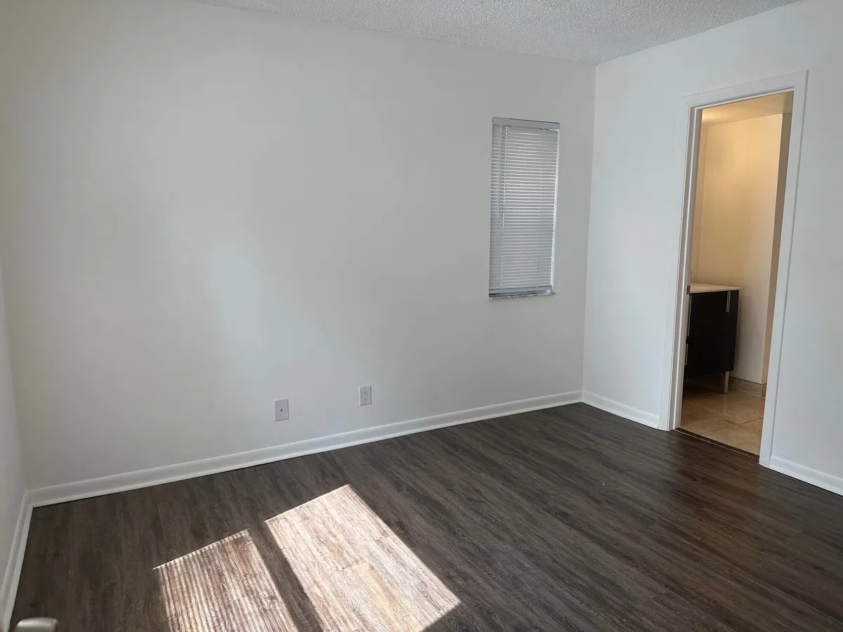 Unit 106 photo 16