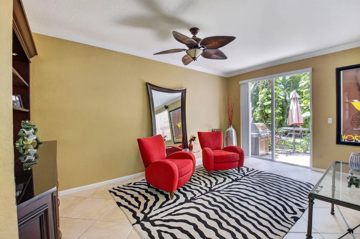 Unit 1608 photo 7