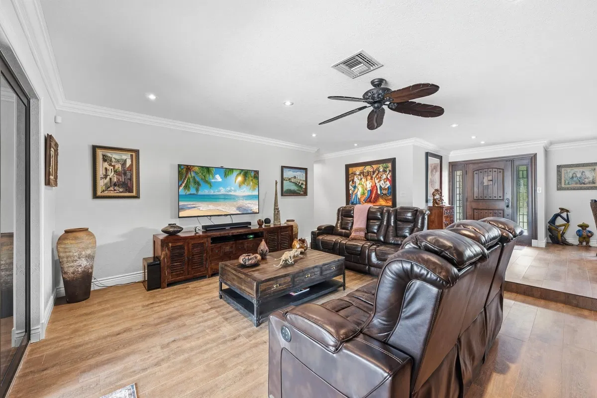 Residence photo 43