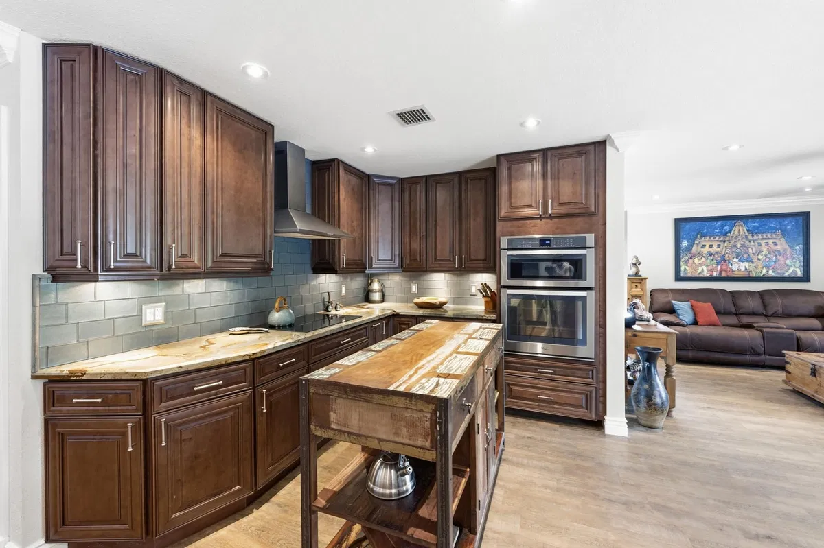 Residence photo 64