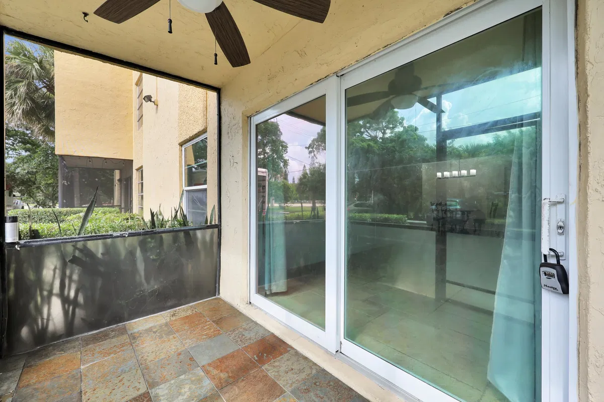 Unit 1140 photo 4