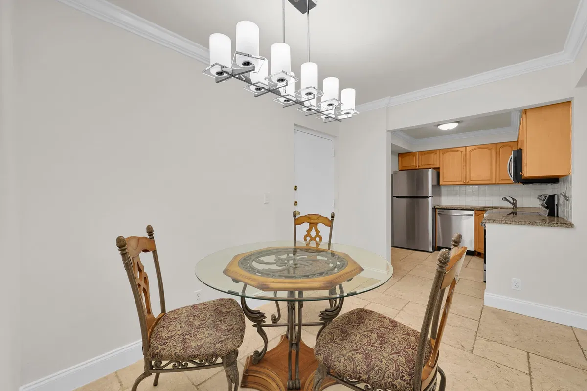 Unit 1140 photo 7