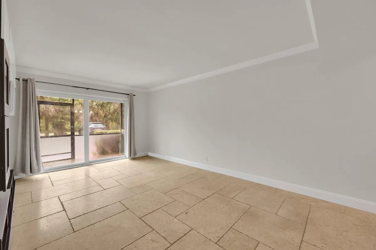 Unit 1140 photo 10