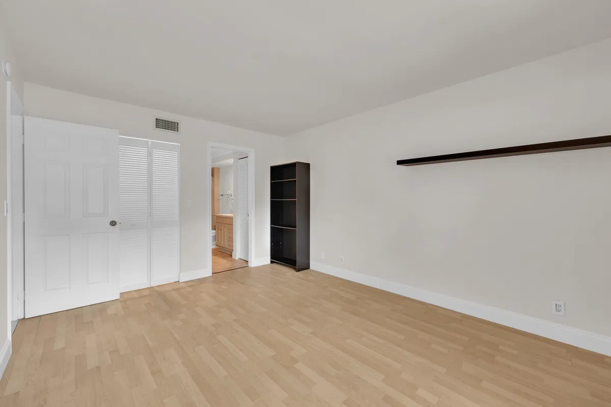 Unit 1140 photo 16