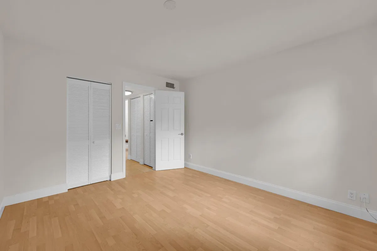 Unit 1140 photo 22