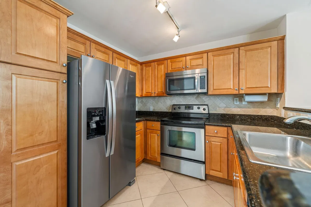 Unit 106 photo 10