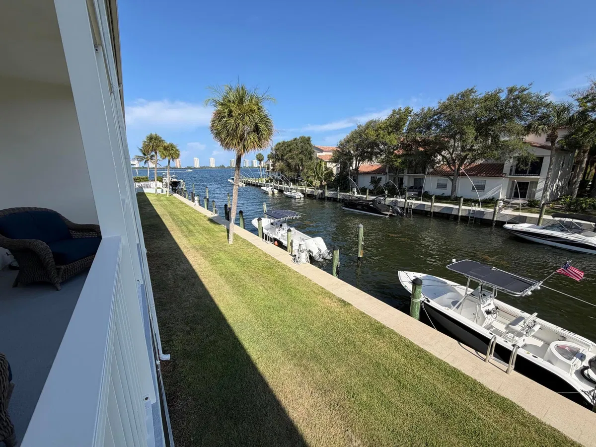 Unit 206 photo 10