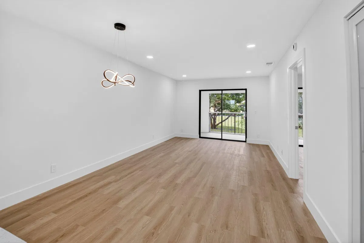 Unit 502 photo 7