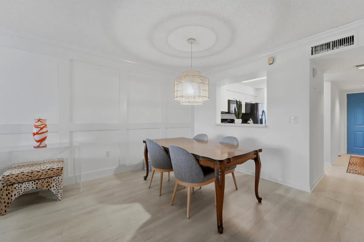  Unit 403 photo 7