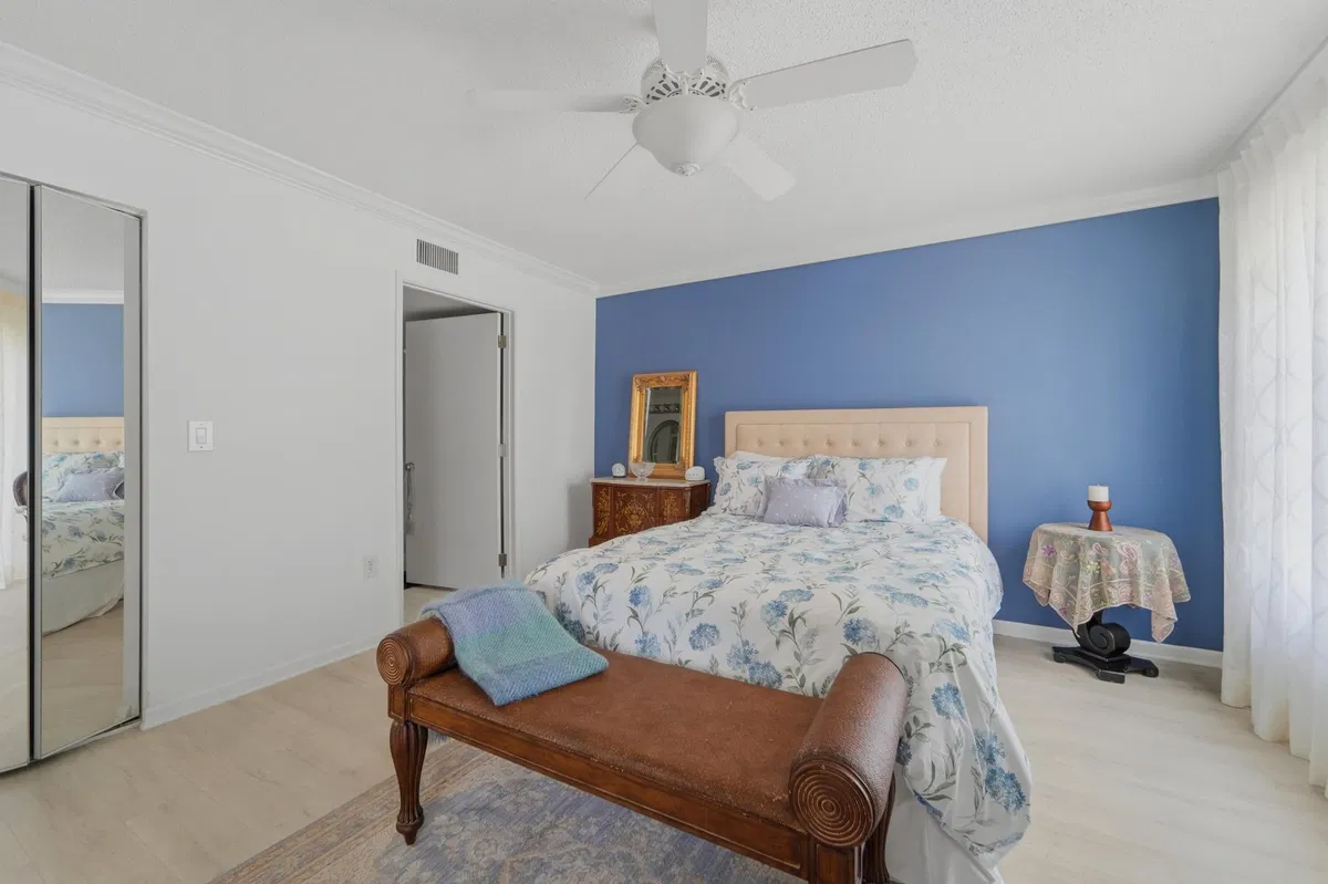  Unit 403 photo 22