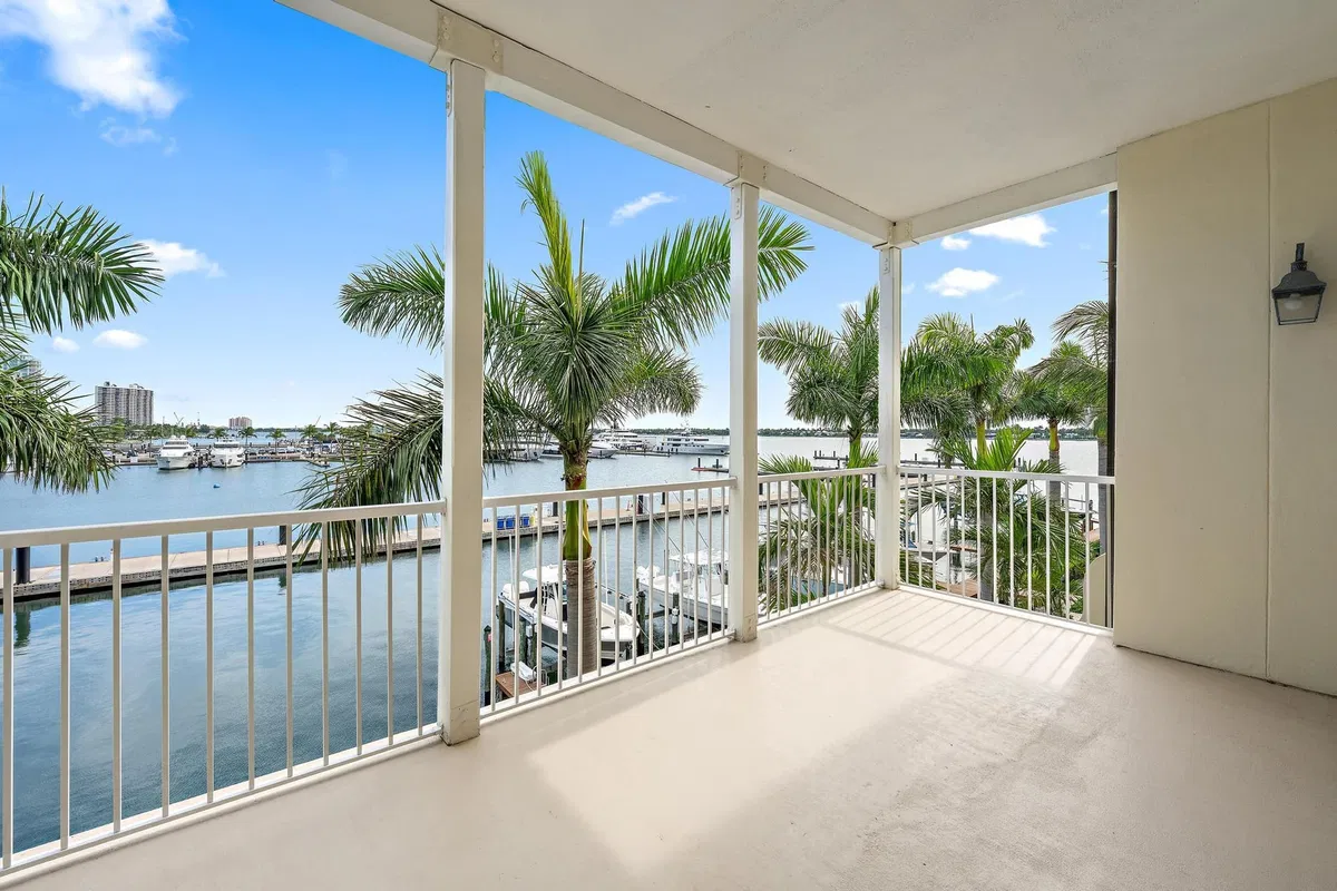 Flagler Landing Unit 301 photo 4