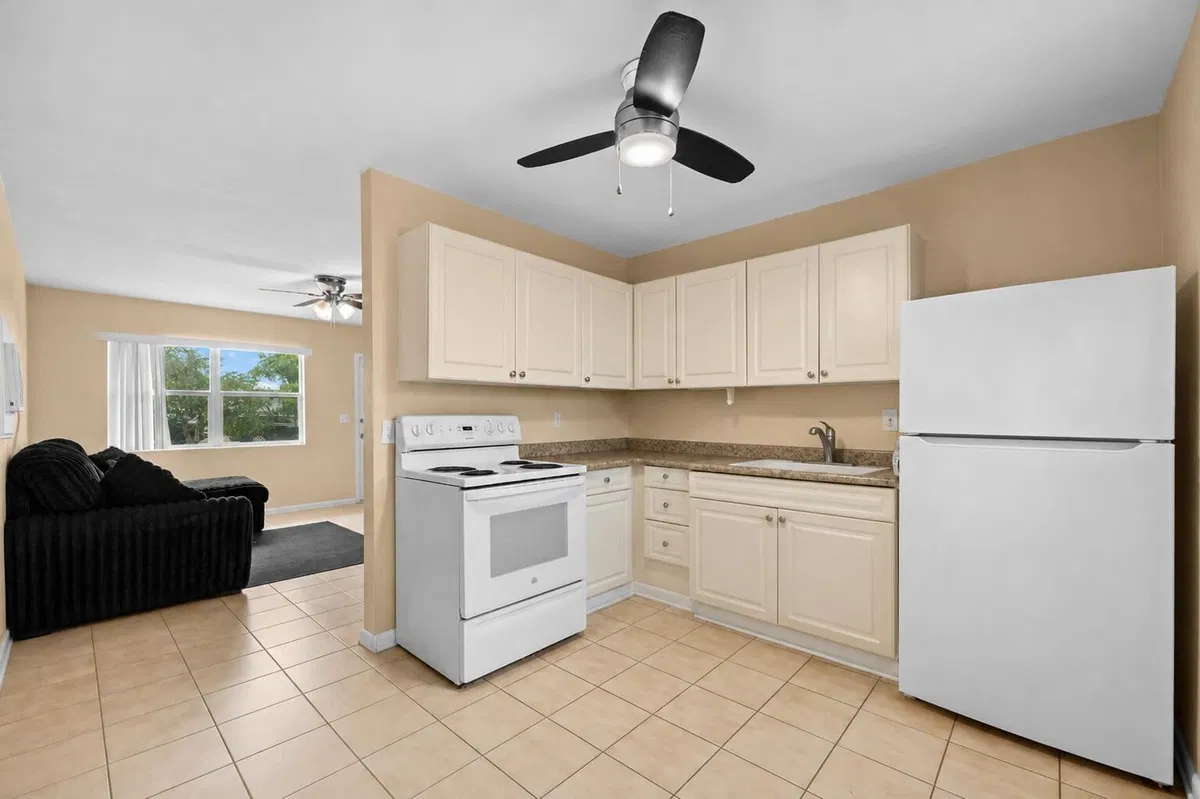  Residence photo 7