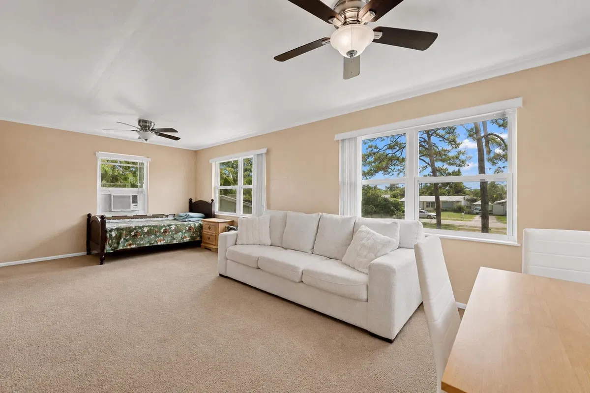  Residence photo 64