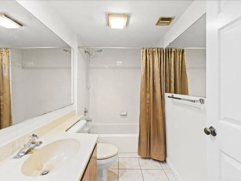 Unit 406 photo 7