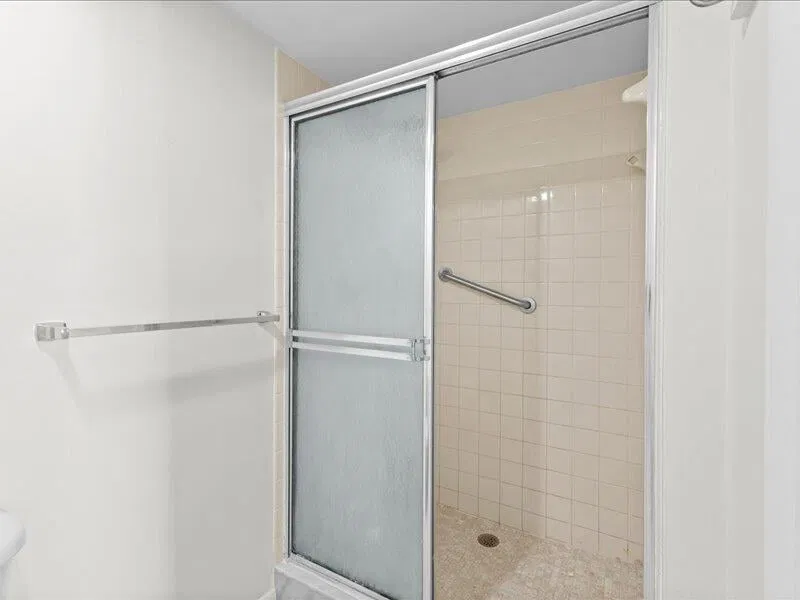 Unit 406 photo 10