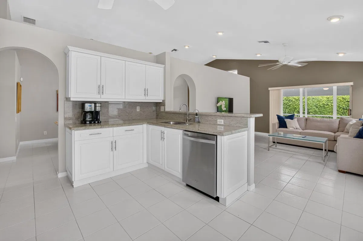 Residence photo 22